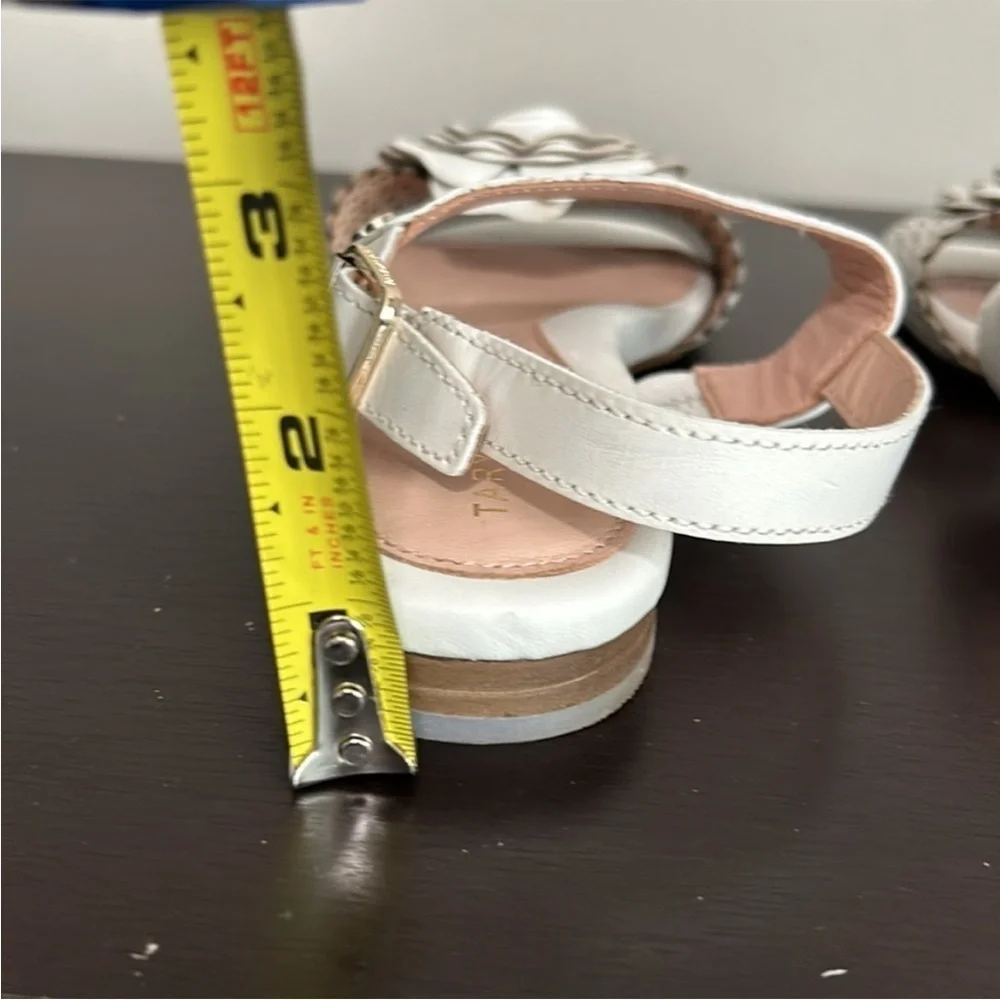 Taryn Rose Virginia Sandal Rose Rosette Leather Shoe White Arch Support 6.5 NEW